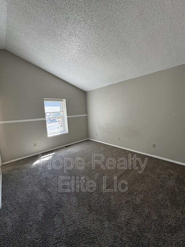 Building Photo - 6950 Sagewood Ct