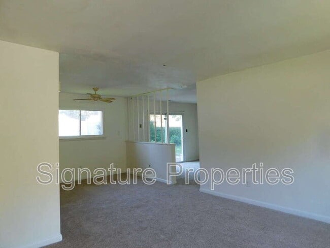 Building Photo - 3825 Annie Ln