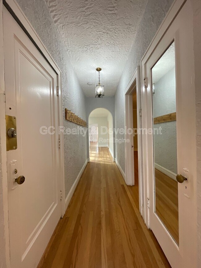 Building Photo - 7512 N Claremont Ave