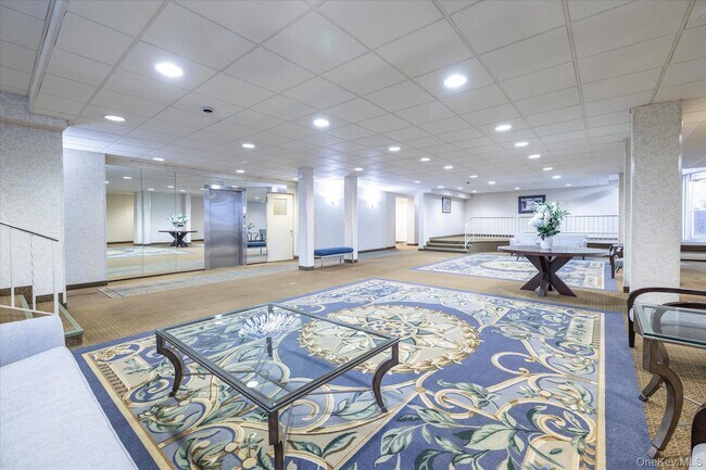 Building Photo - 2 Fowler Ave