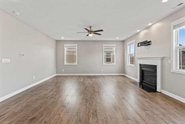 Building Photo - Fenced Yard, Zionsville Schools, Pet Friendly