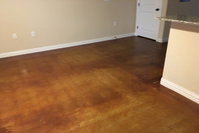 Interior Photo - 555 S Lillian St