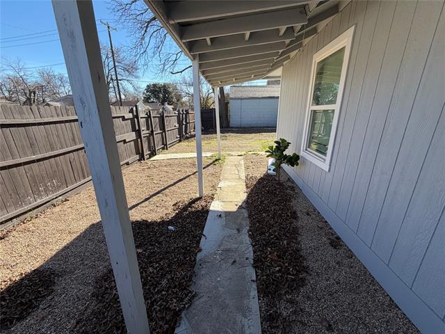 Building Photo - 220 E Woodin Blvd