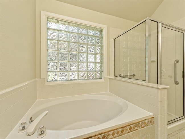 Building Photo - 11 Troon Dr