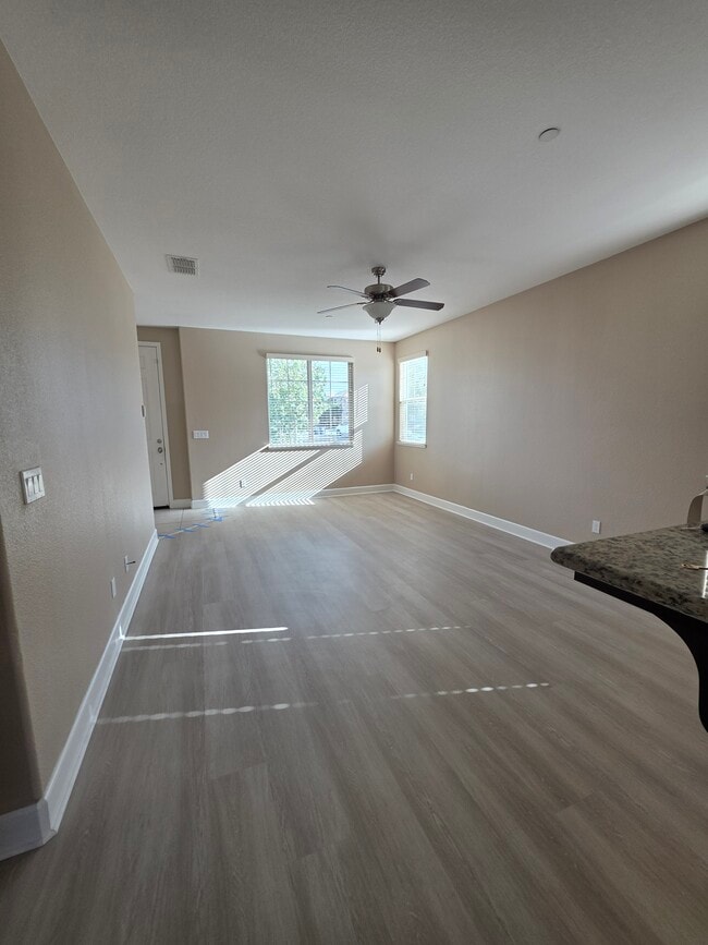 Building Photo - 1653 Clover Ct