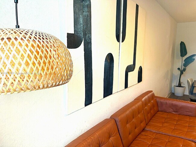 Building Photo - 476 NE 5th St