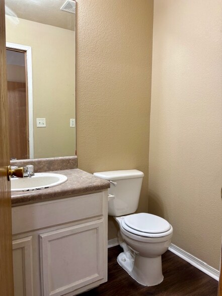 Building Photo - 786 Lariat St