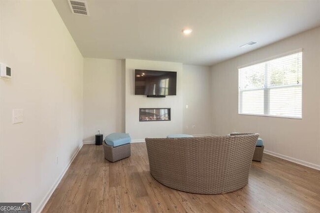Building Photo - 165 Sweet Briar Wy