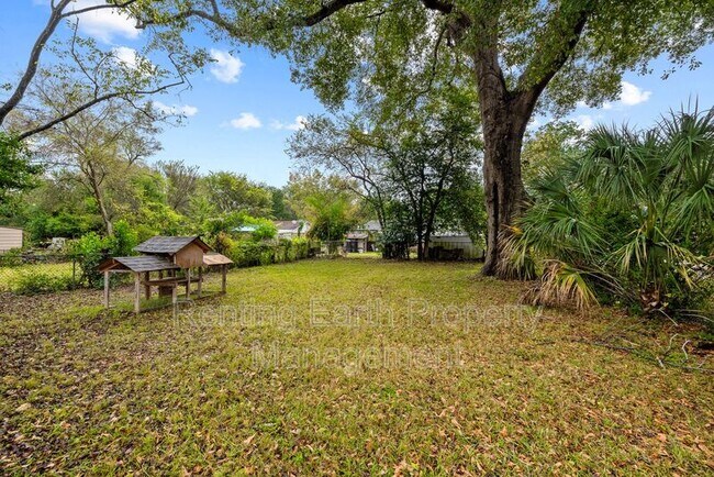 Building Photo - 4010 Vandiver Ct