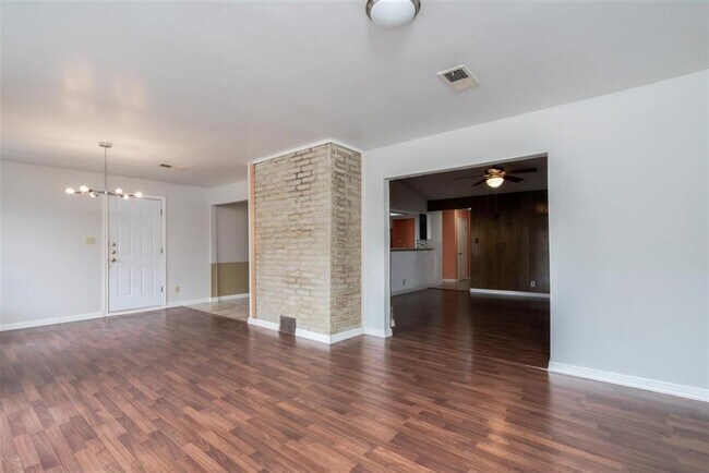 Building Photo - 4700 Franklin Park Dr