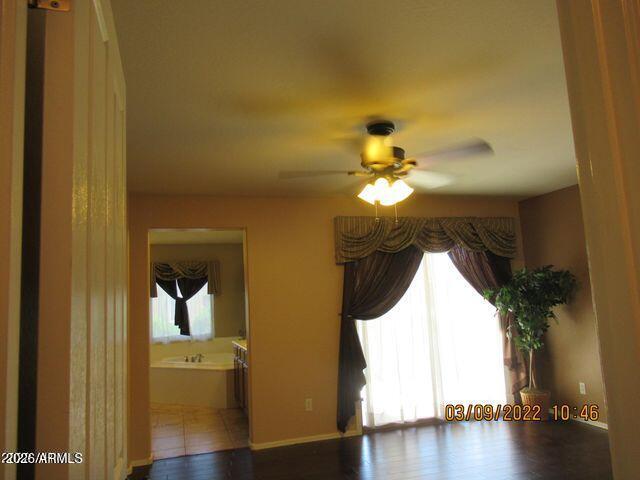 Building Photo - 3928 E Parkview Dr