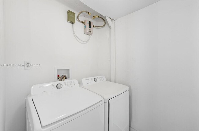 Building Photo - 9425 N Miami Ave