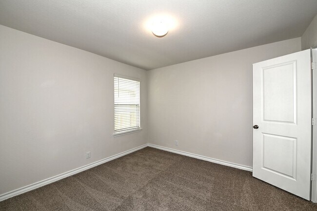 Building Photo - 13035 Minuet Sway