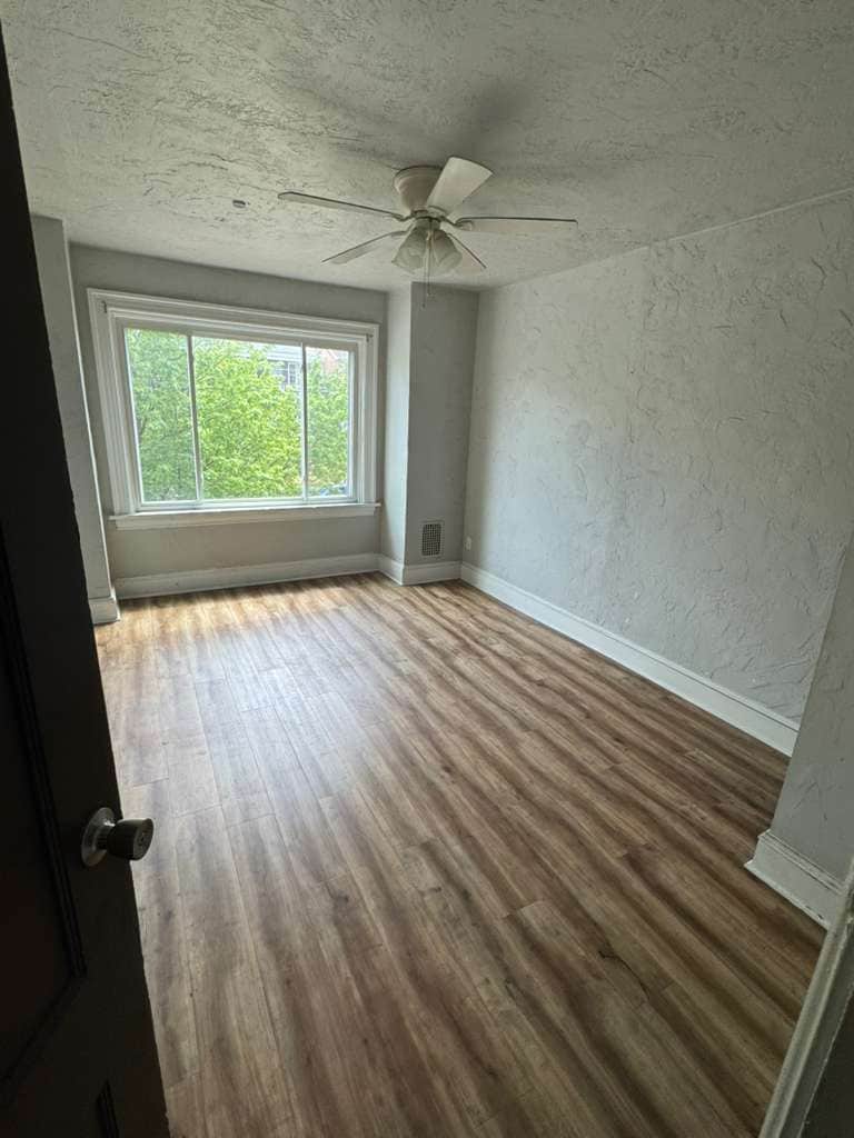 Building Photo - 1948 Broadway Ave