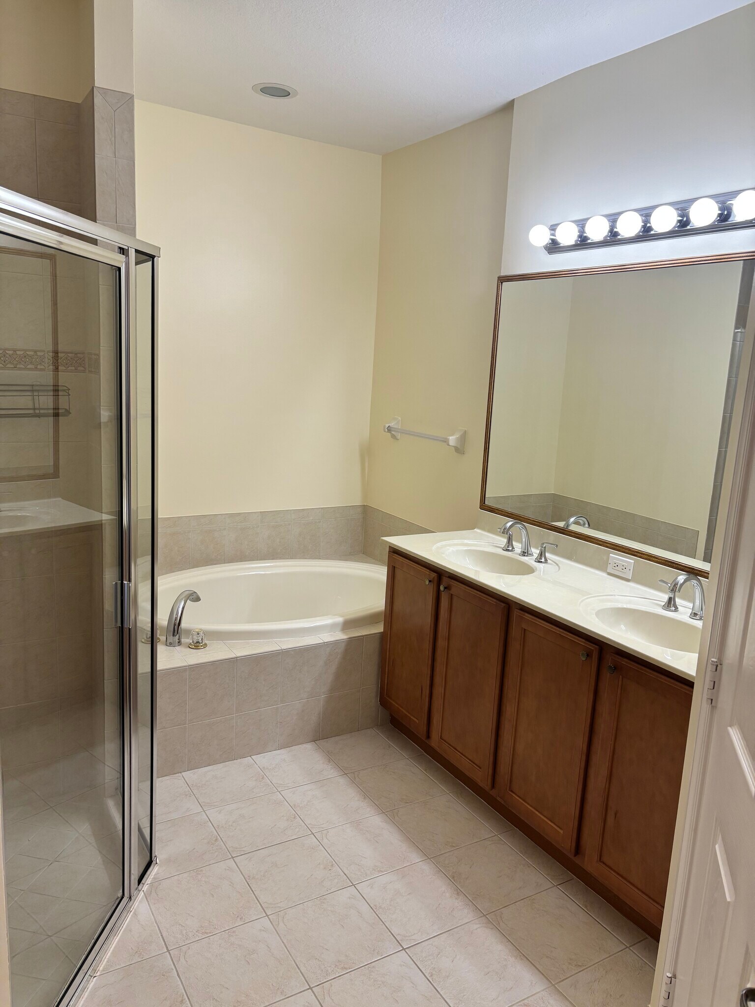 Primary Bathroom - 7554 SW Herrington Ln