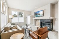 Building Photo - 1727 Pearl St