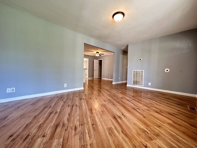 Building Photo - 496 Louisiana Ave. Clarksville, TN 37042