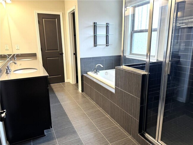 Building Photo - 920 Grove Valley Dr