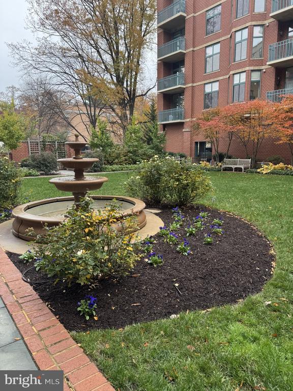 Building Photo - 502 W Broad St