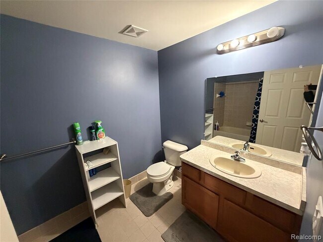 Building Photo - 16751 Carriage Wy