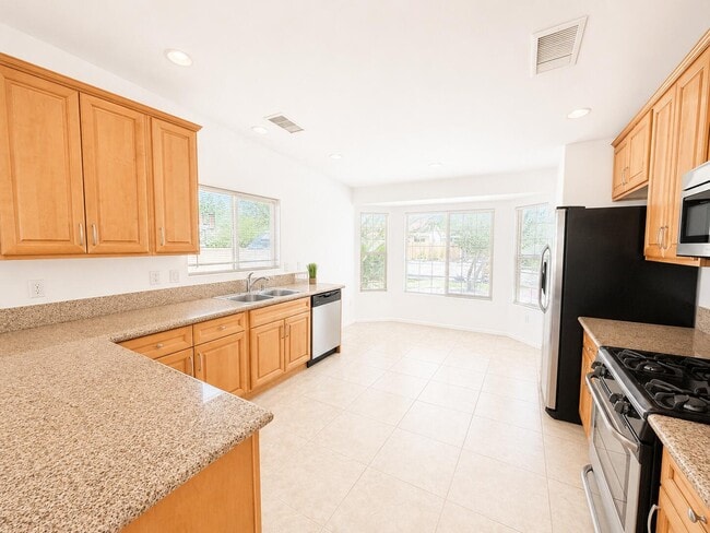 Building Photo - 74220 El Cortez Way
