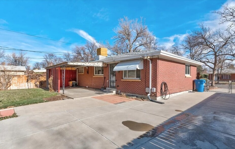 Building Photo - 3055 Victor St