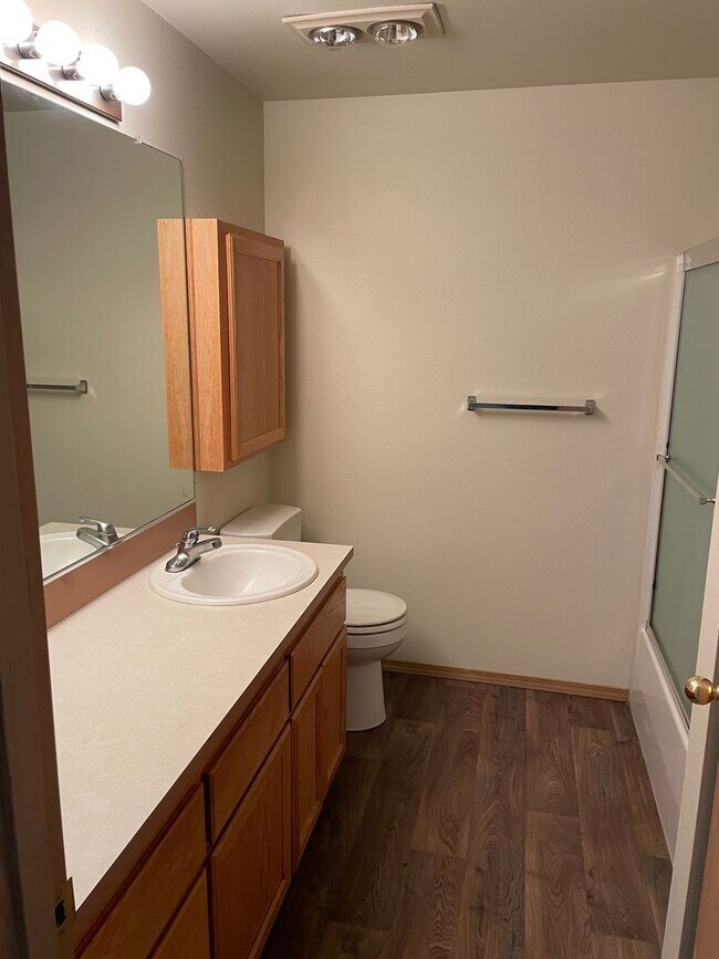 Building Photo - WMH150th03