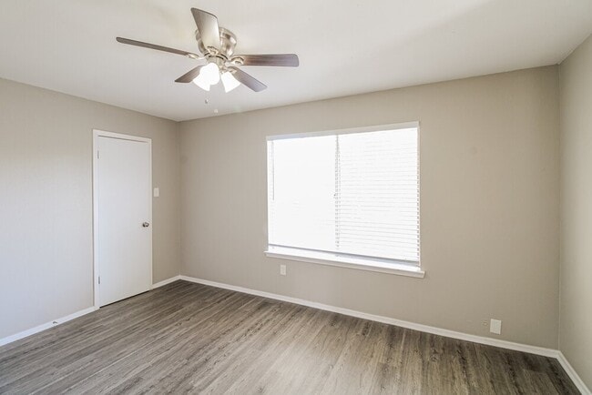 Building Photo - 7615 Alegria Dr