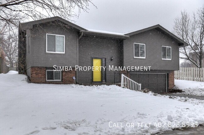 Building Photo - 719 N 152nd Ave