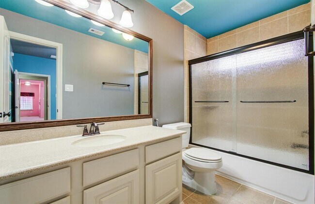 Building Photo - 4203 Scenic Valley Ln