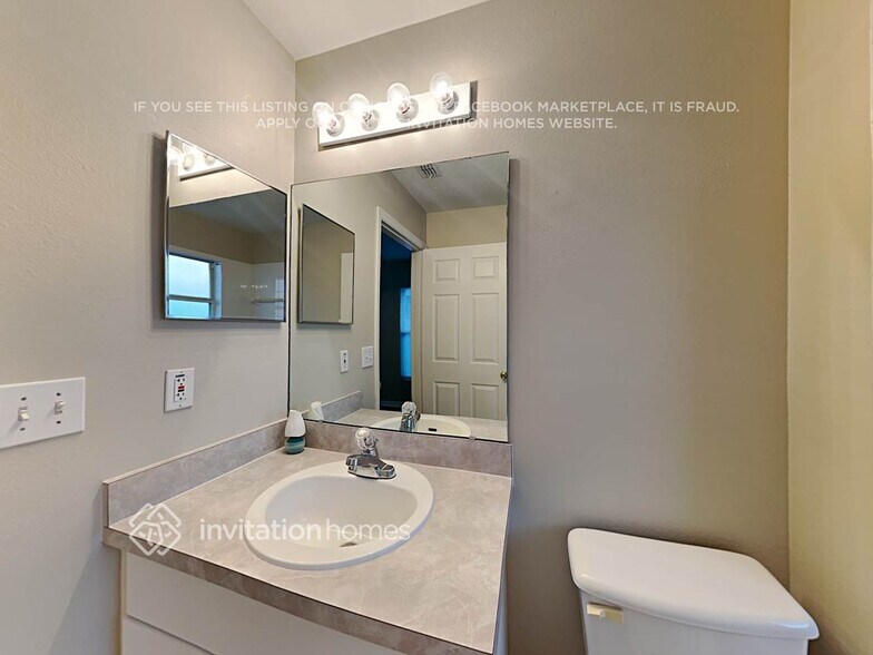 Building Photo - 2426 Ashecroft Dr