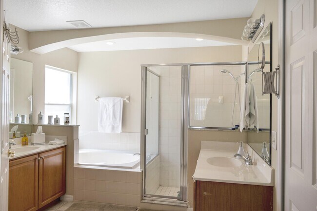 Building Photo - 5145 Marbella Isle Dr