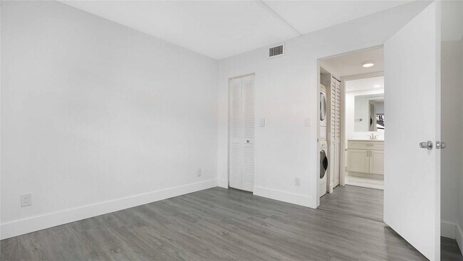 Building Photo - 9466 Boca Cove Cir