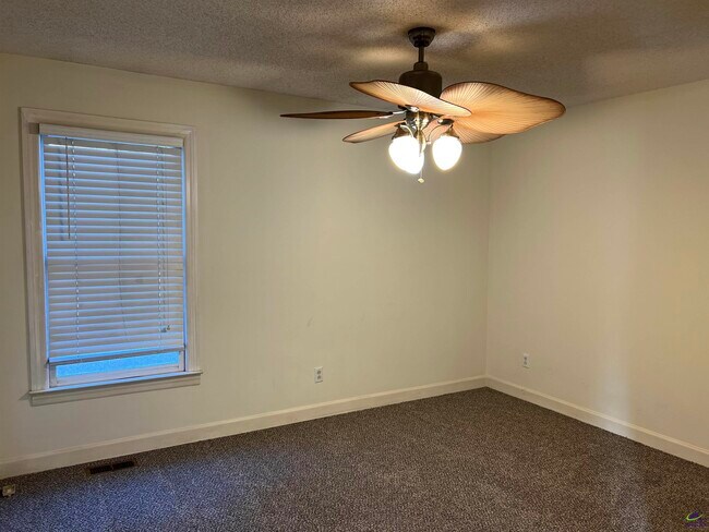 Building Photo - 115 Wedgewood Ct