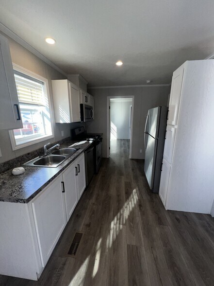 Building Photo - 80 Belmar St