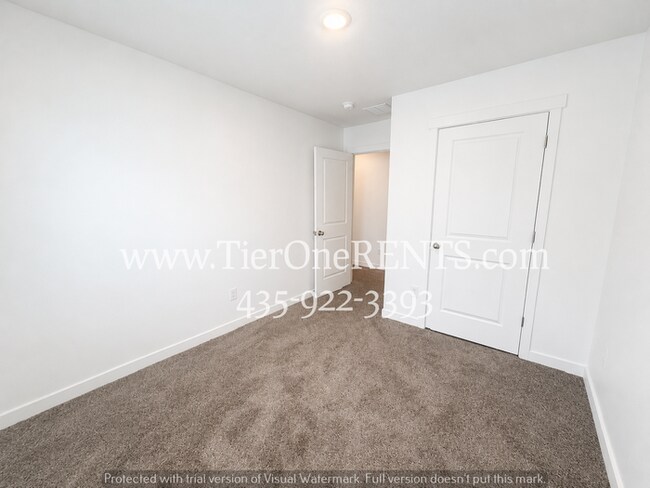 Building Photo - This property offers a NO DEPOSIT option available for qualified renters!