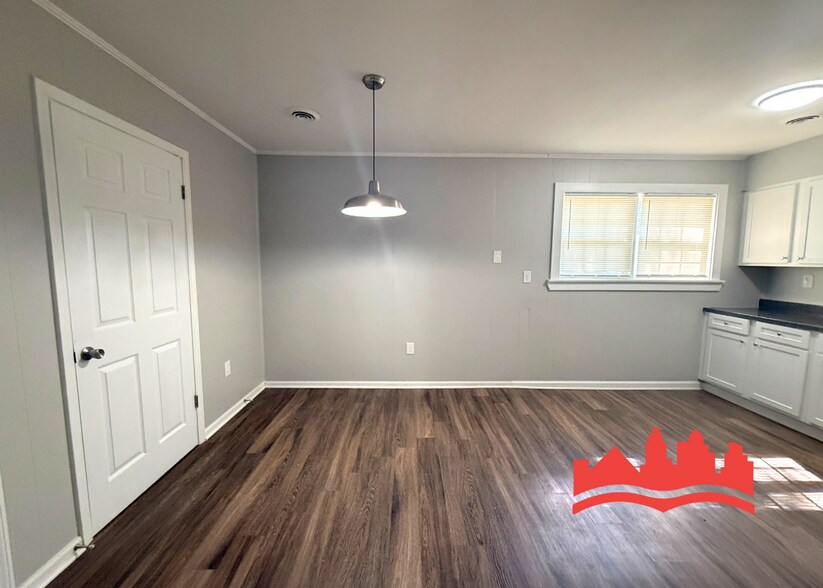 Building Photo - 745 Margie Dr