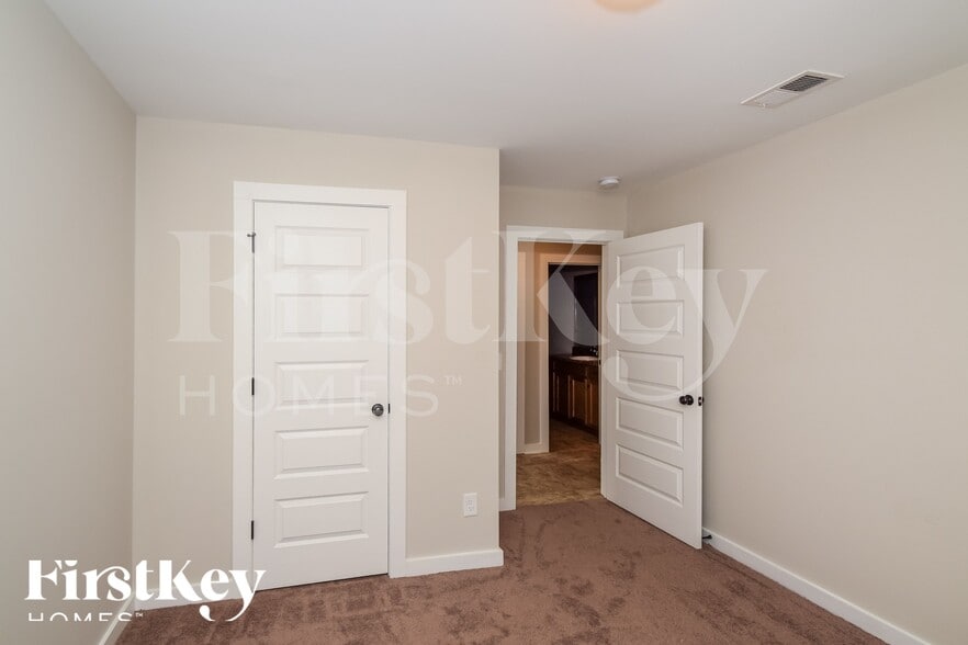 Building Photo - 155 Deer Creek Dr