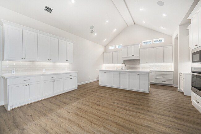 Building Photo - 3515 Lauriston Dr