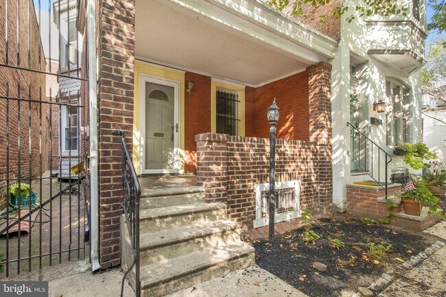 Building Photo - 925 S 46th St