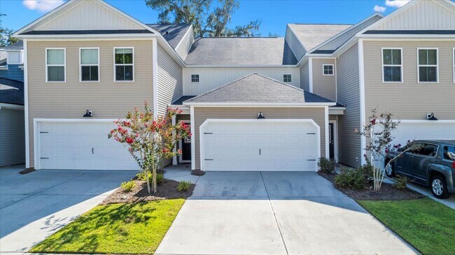 Primary Photo - The Commons Stunning Townhome - 3 Bed 2.5 ...