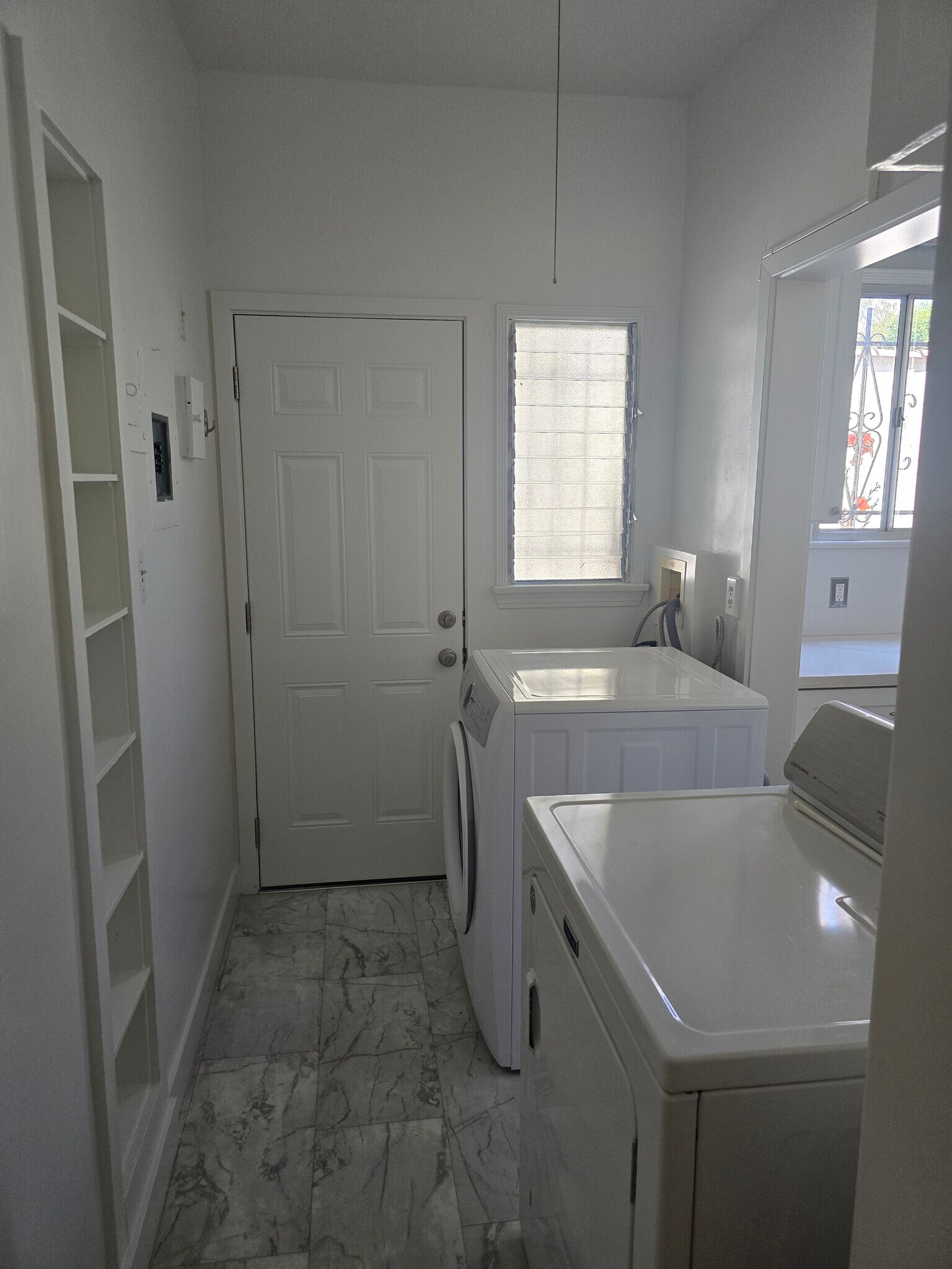 Laundry/Backdoor - 619 S Sweetzer Ave