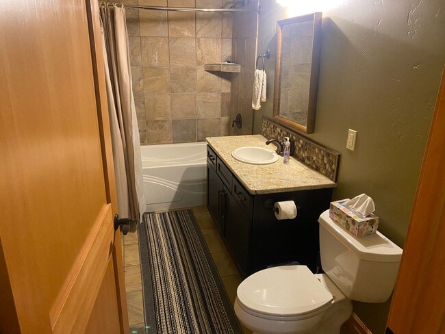 Building Photo - 2 bedroom Whitefish Condo with views and walking distance to City Beach!