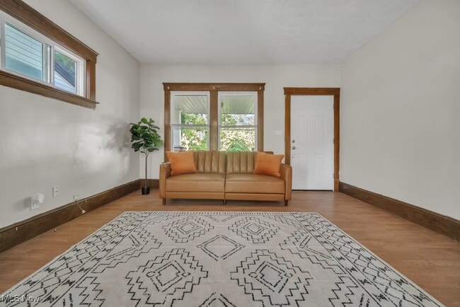 Building Photo - 1457 W 114th St