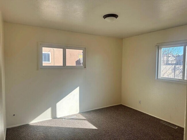 Building Photo - 4024 Comanche Rd NE