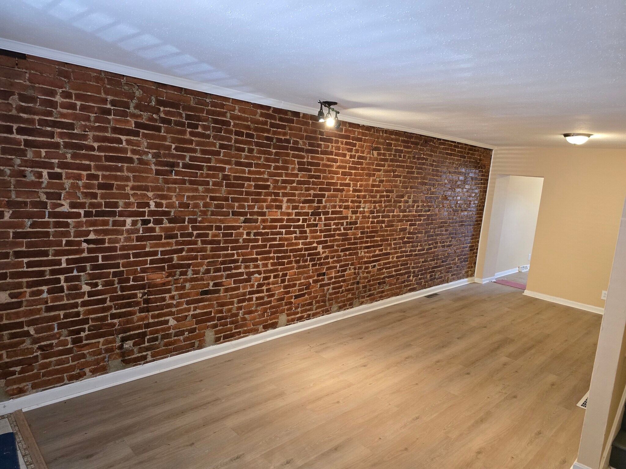 Building Photo - 402 N Franklin St