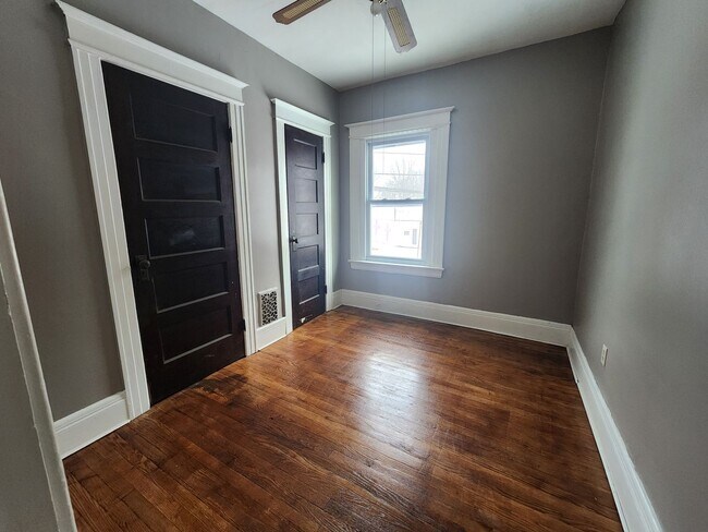 Building Photo - 4 Bedroom Single Family Home!