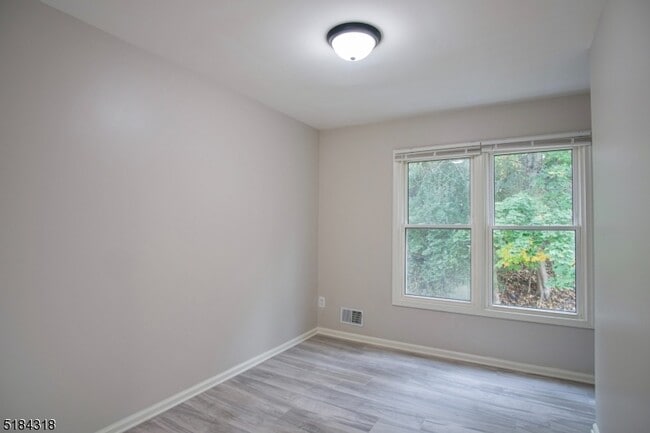 Building Photo - 14 Colonial Ct