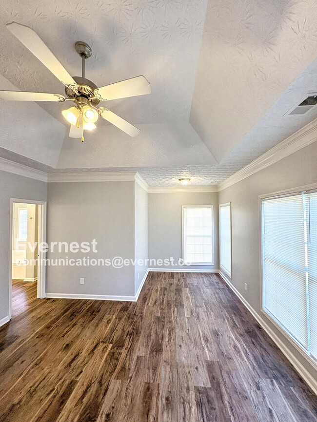 Building Photo - 632 Addison Way