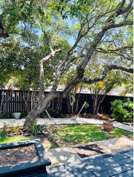 Building Photo - 2311 Encino Mist